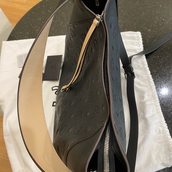 MCM Large Clara Hobo NWT - Picture 7 of 8